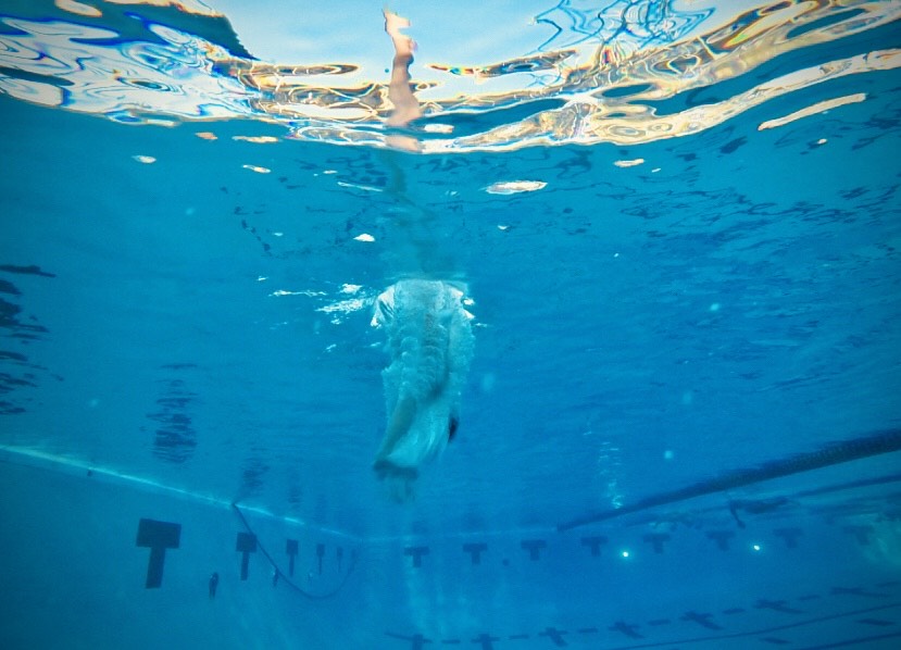 Diver going through the water.