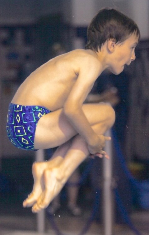 Diver doing a front tuck